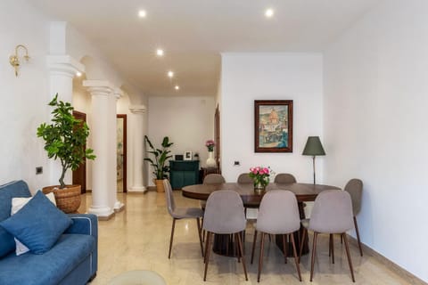 TV and multimedia, Living room, Seating area, Dining area, Lunch, internet, air conditioner