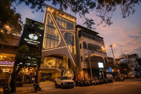Property building, Neighbourhood, Location