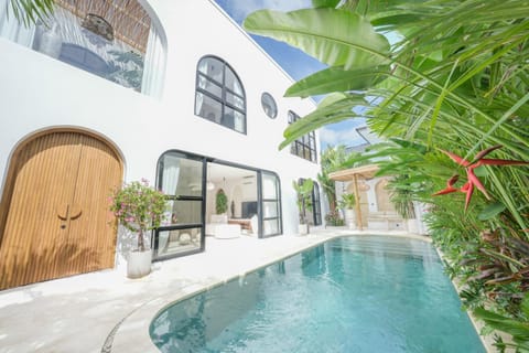 Property building, Garden, Pool view