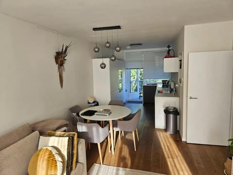 Kitchen or kitchenette, Living room, Seating area, Dining area, stove