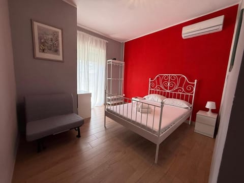 Bed, Bedroom, air conditioner