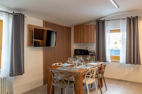 TV and multimedia, Seating area, Dining area, Evening entertainment