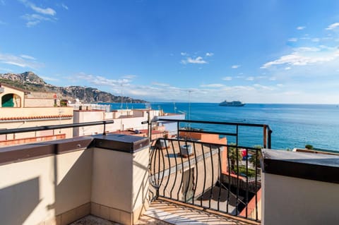Day, Natural landscape, Balcony/Terrace, Sea view