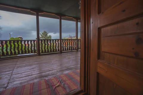 Natural landscape, Garden, Balcony/Terrace, Mountain view