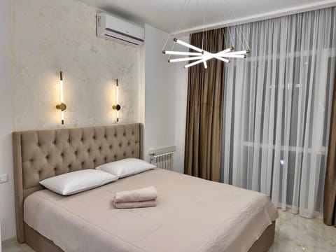 Bed, Photo of the whole room, Bedroom, air conditioner