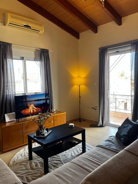 TV and multimedia, Living room, Seating area, air conditioner