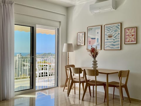 View (from property/room), Balcony/Terrace, Dining area, Sea view