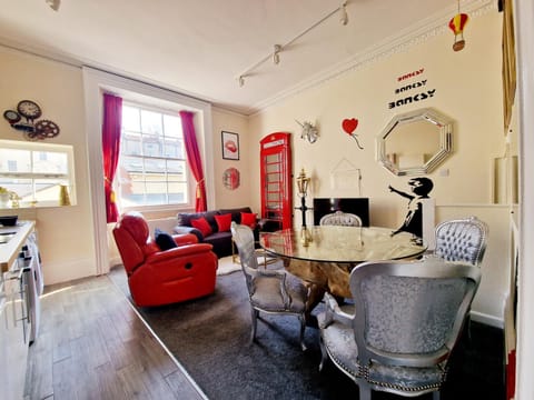 Stylish Clifton Flat, Permit Parking x1, Garden & Picnic Area Apartment in Bristol