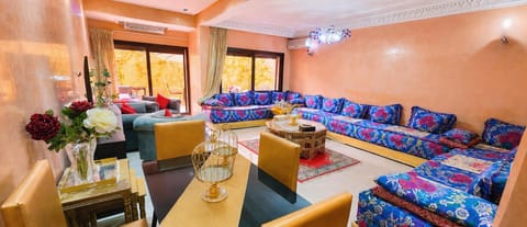 Patio, Day, Balcony/Terrace, Living room, Seating area, Dining area