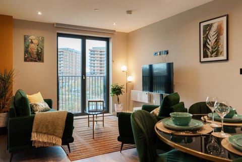 TV and multimedia, Living room, Seating area, Dining area