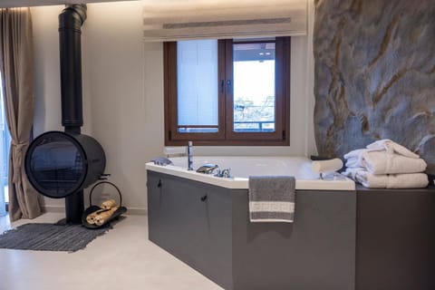 Bed, Bathroom, Photo of the whole room, Bedroom, towels, washing machine, dryer