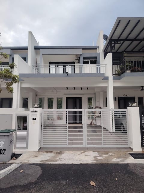 Property building, Facade/entrance, View (from property/room), Balcony/Terrace