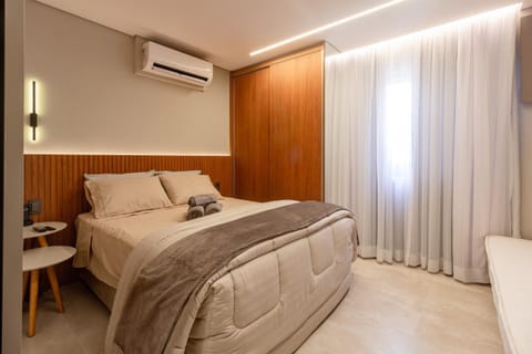 Bed, Bedroom, wardrobe, air conditioner