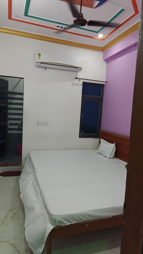 Bed, Photo of the whole room, Bedroom, air conditioner