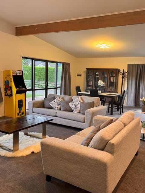 Game Room, Living room, Dining area