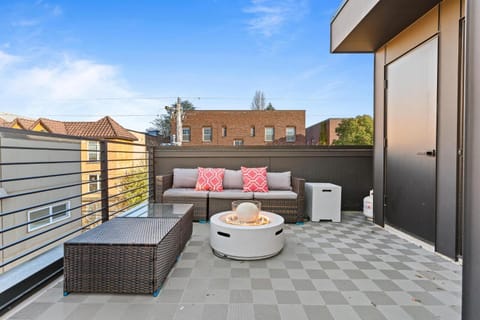 Patio, View (from property/room), Balcony/Terrace, Seating area