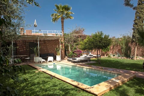 Property building, Garden, Garden view, Pool view, Swimming pool, sunbed
