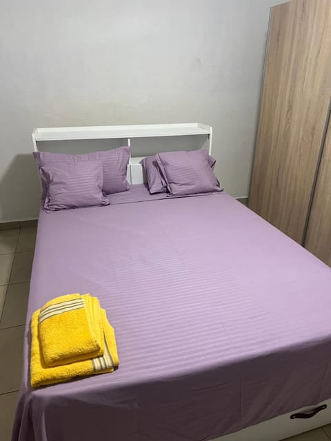 Bedroom, towels