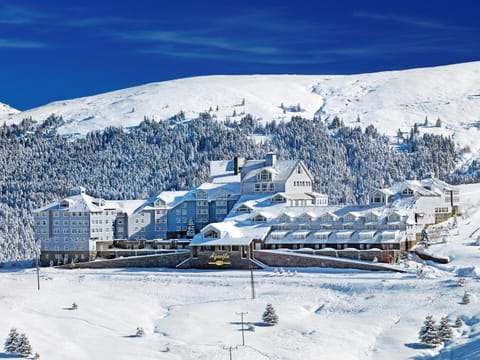 Facade/entrance, Off site, Day, People, Natural landscape, Winter, View (from property/room), Balcony/Terrace, Other, Mountain view, Location, Sunrise, Family