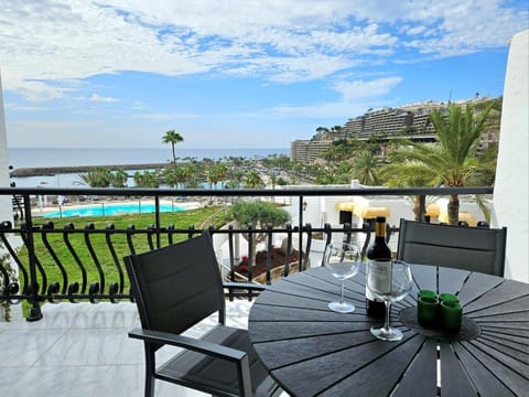 View (from property/room), Balcony/Terrace, Seating area, Pool view, Sea view