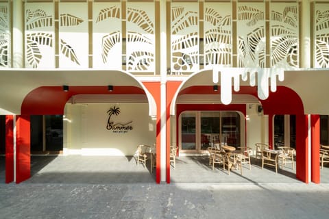 Restaurant/places to eat, Day, Balcony/Terrace