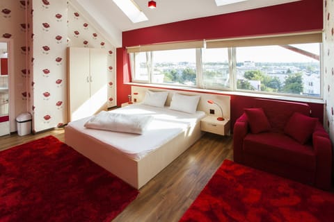 Day, Photo of the whole room