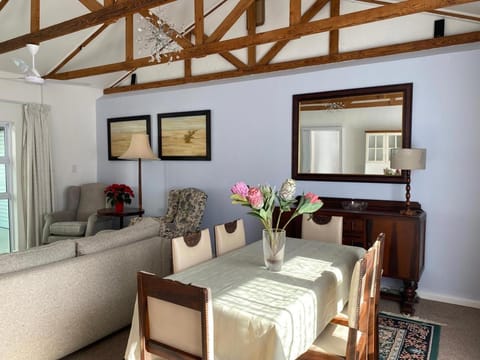 Living room, Photo of the whole room, Dining area