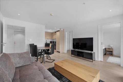 Communal lounge/ TV room, TV and multimedia, Kitchen or kitchenette, Living room, Seating area, Dining area, Evening entertainment