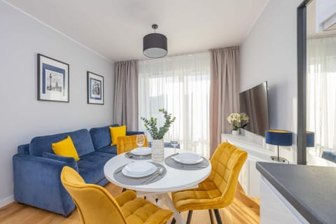 TV and multimedia, Living room, Seating area, Dining area, Evening entertainment