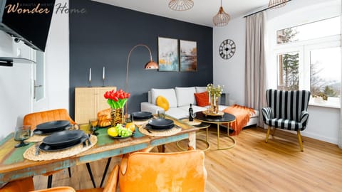 Living room, Food and drinks, Seating area, Dining area