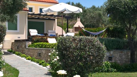 Patio, Garden, Garden view, sunbed