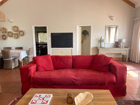 Communal lounge/ TV room, TV and multimedia, Living room, Evening entertainment