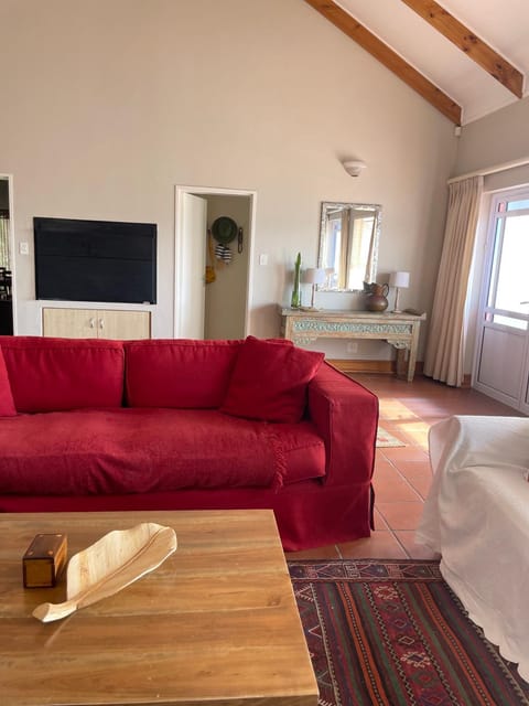 Communal lounge/ TV room, TV and multimedia, Living room, Seating area, Evening entertainment