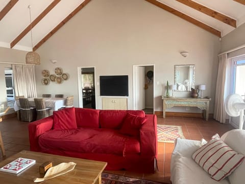 Communal lounge/ TV room, TV and multimedia, Living room, Photo of the whole room, Seating area, Evening entertainment