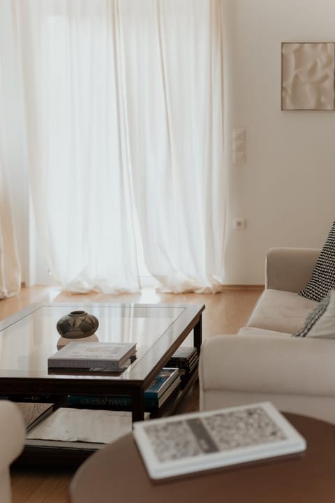 Beach Bliss Studio Apartment in Vouliagmeni