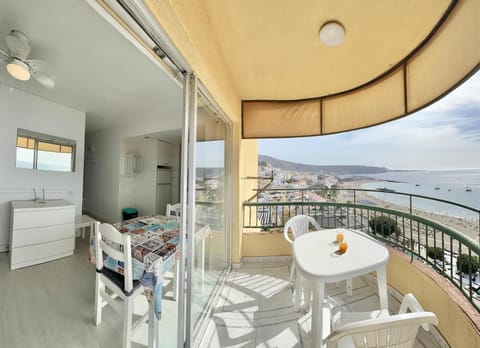 View (from property/room), Balcony/Terrace, Dining area, Sea view