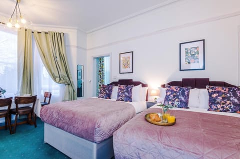 Victoria Park Studio 6 - Mins Walk To Train Station, Free Parking, Free Netflix, Prime & Disney Apartment in Royal Leamington Spa