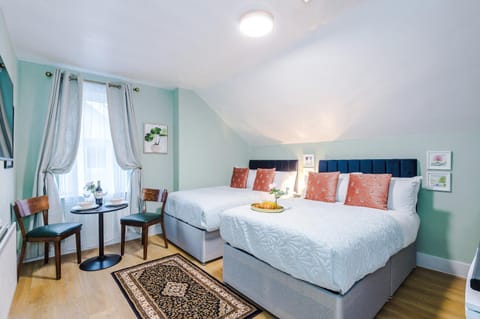 Victoria Park Studio 9 - Free Parking, WiFi, Near Train Station, Free Netflix, Prime & DisneyPlus Apartment in Royal Leamington Spa