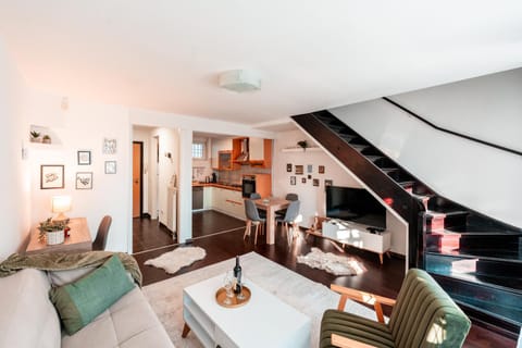 Living room, Seating area, Dining area