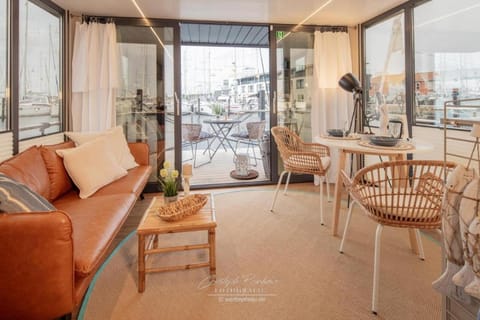 Hausboot Seepferdchen Docked boat in Heiligenhafen