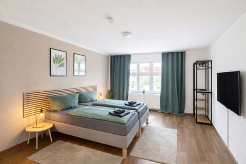 Bed, TV and multimedia, Bedroom, wardrobe