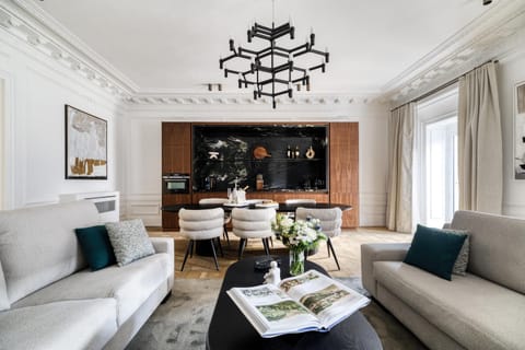 TV and multimedia, Kitchen or kitchenette, Living room, Seating area, Dining area