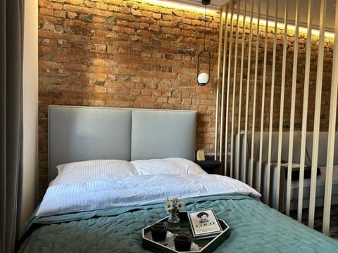 Bed, Other, Other, Other, Photo of the whole room, Seating area, Bedroom, towels, towels