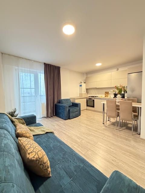 Kitchen or kitchenette, Living room, Seating area, Dining area, oven, stove