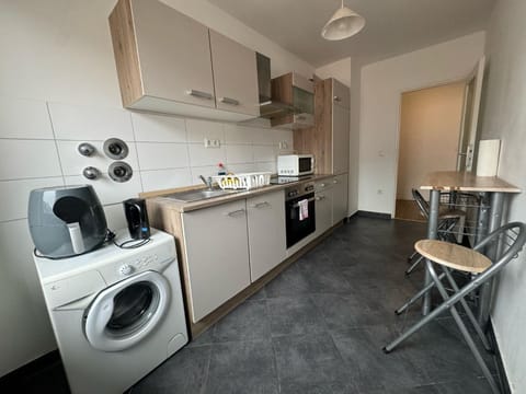 Kitchen or kitchenette, oven, stove, washing machine