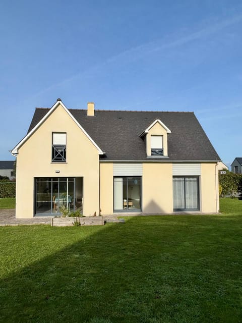 Property building, Day, Garden, Garden view