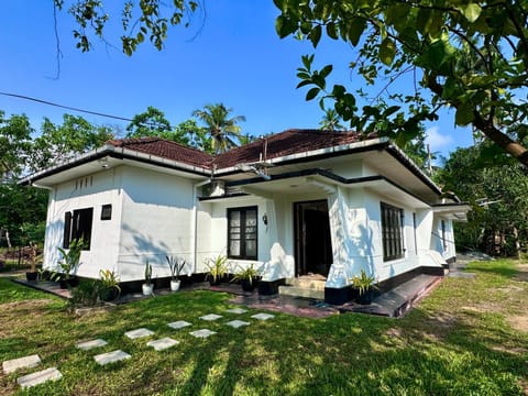 Property building, Restaurant/places to eat