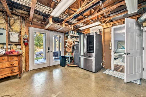 Waterfront Lake House Ideal Dock for Boats, Swimming, Fishing House in Smith Mountain Lake