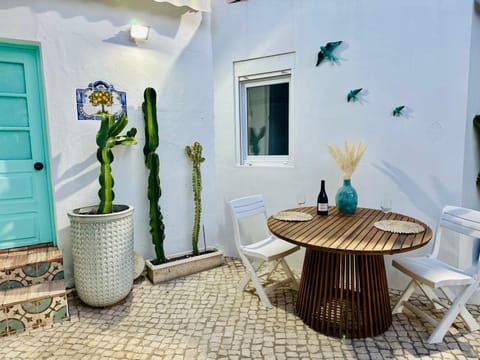 Patio, Dining area
