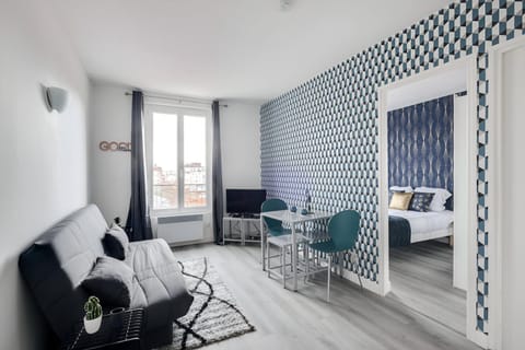 Bed, Living room, Dining area, Bedroom